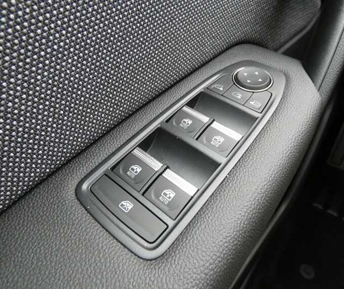 Renault Captur Techno Mild Hybrid 140 EDC