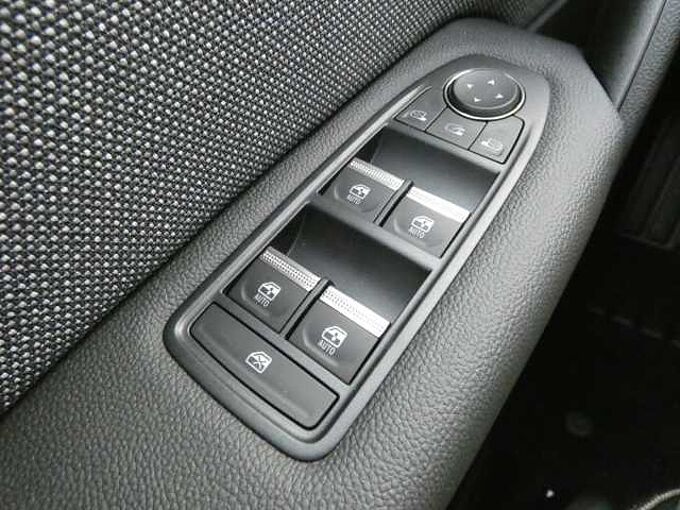 Renault Captur Techno Mild Hybrid 140 EDC 