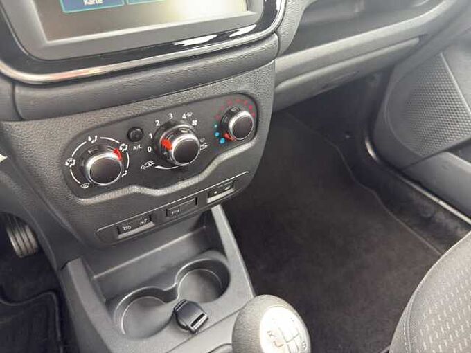 Dacia Lodgy TCe 100 5-Sitzer *SHZ*PDC*NAVI*GJR 