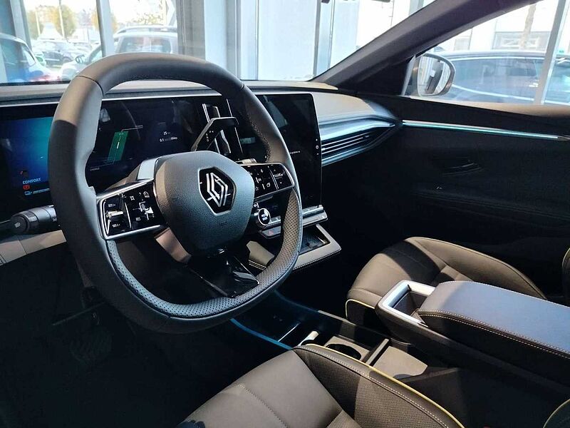 Renault Megane E-TECH 100% e Iconic 220 Comfort Range